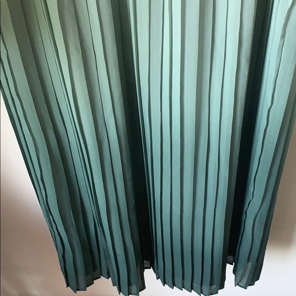 *Sold* Lauren Conrad Runway Ombré Pleated Dress 10 - Picture 7 of 8